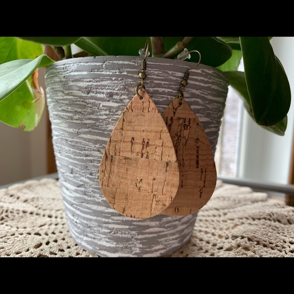 Cork teardrop earring - Picture 1 of 1